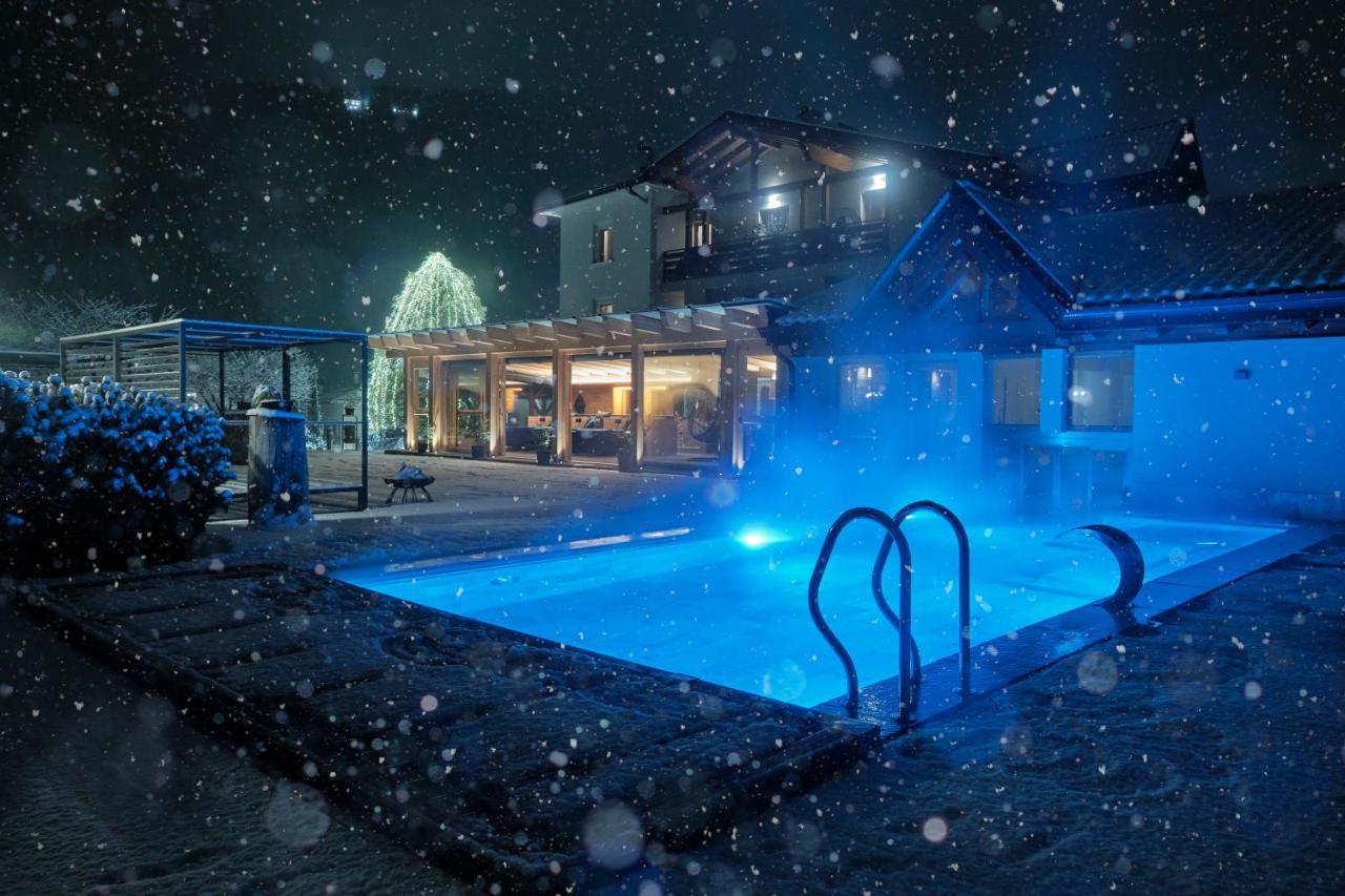 Boutique Hotel E Chalets Salvadori Mezzana  Exterior photo