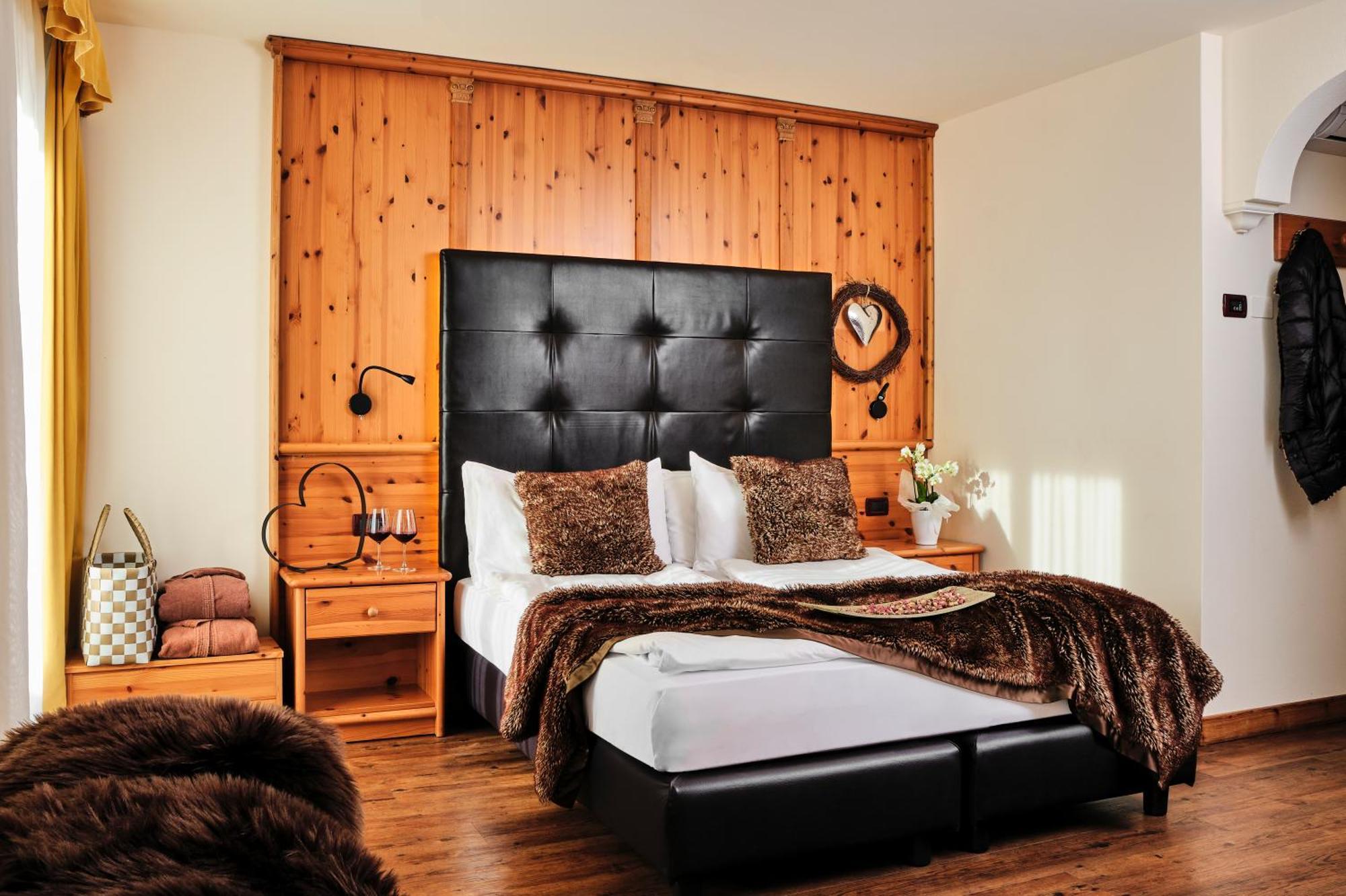 Boutique Hotel E Chalets Salvadori Mezzana  Room photo
