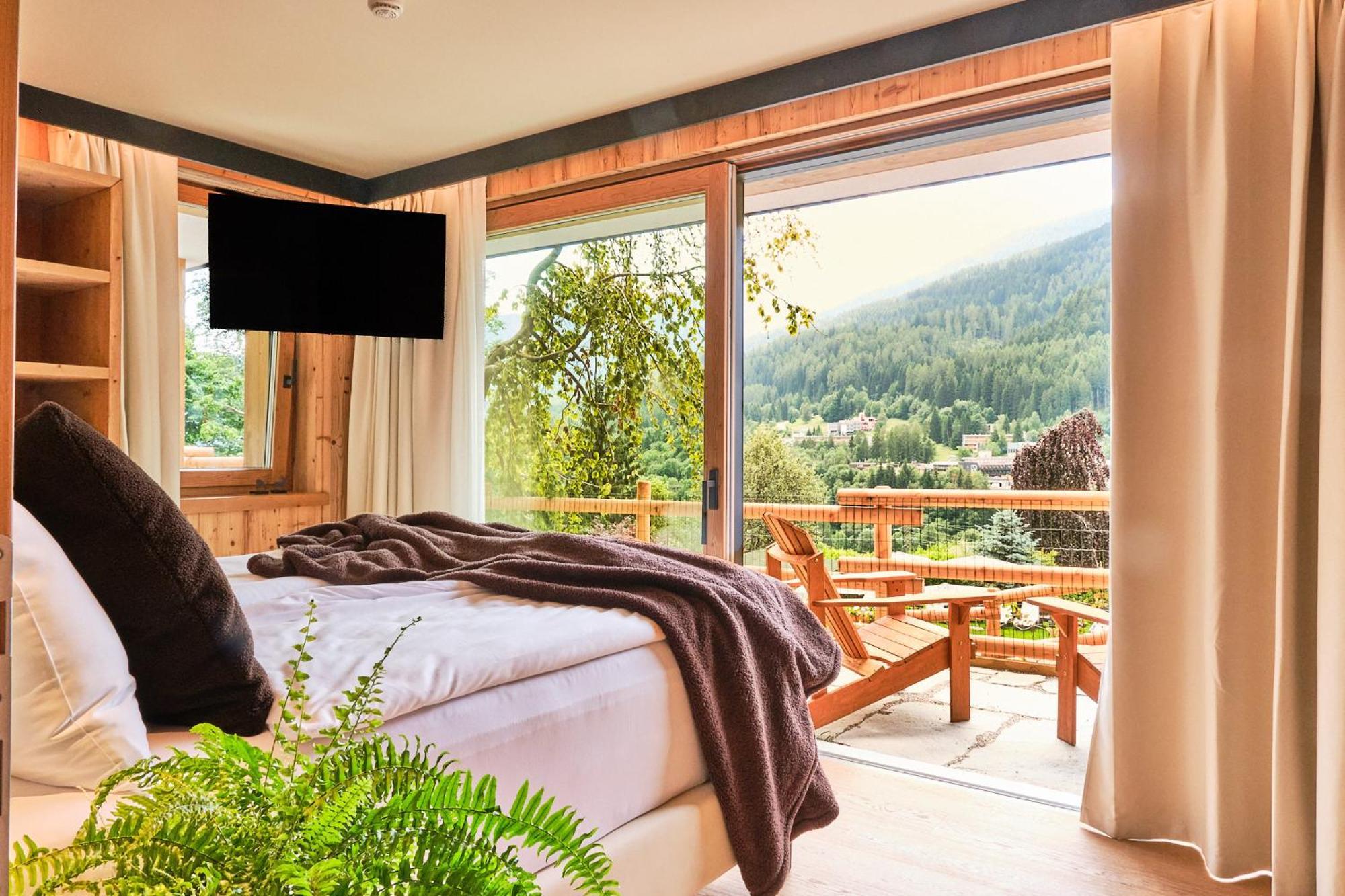 Boutique Hotel E Chalets Salvadori Mezzana  Exterior photo