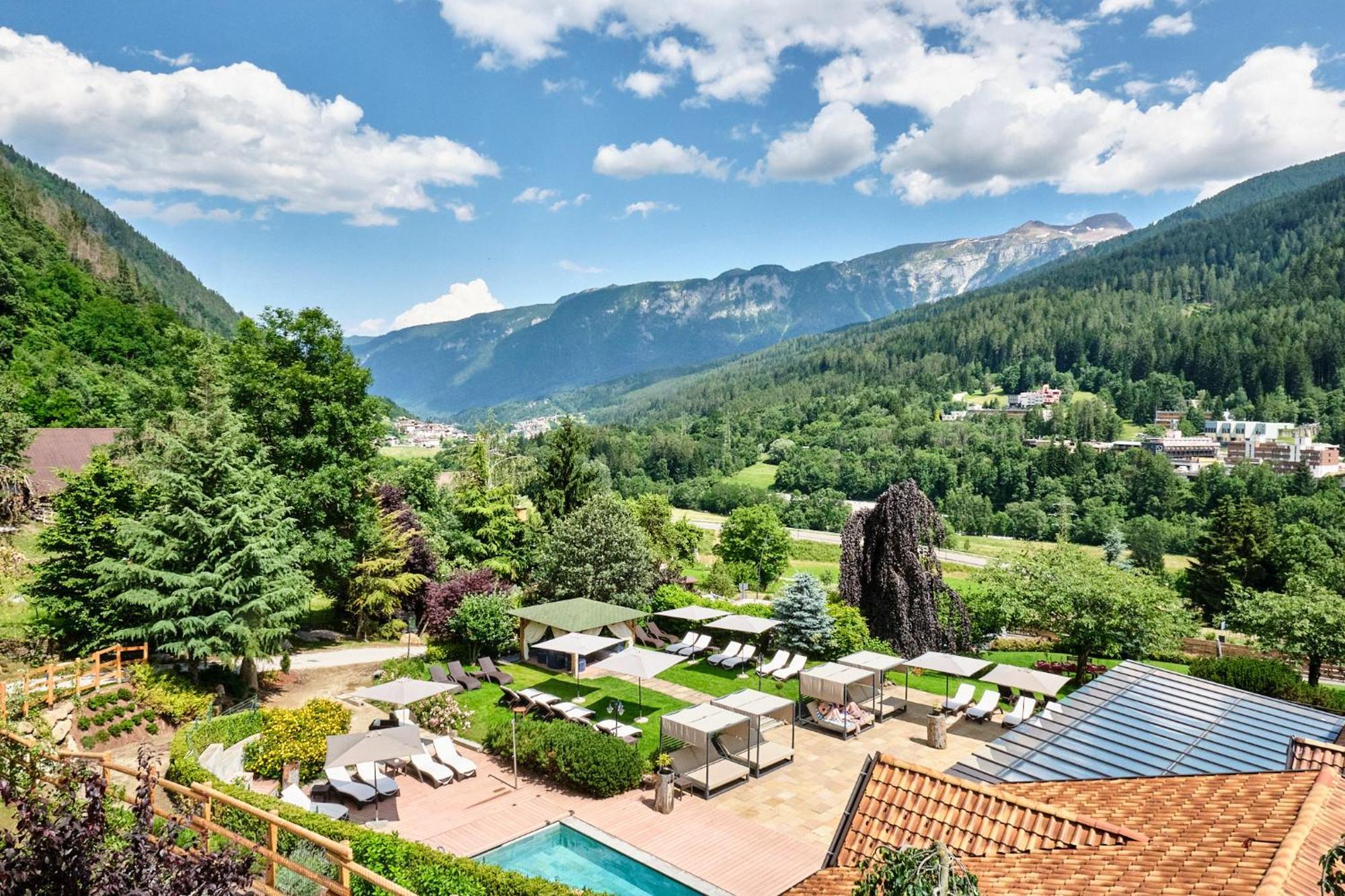 Boutique Hotel E Chalets Salvadori Mezzana  Exterior photo