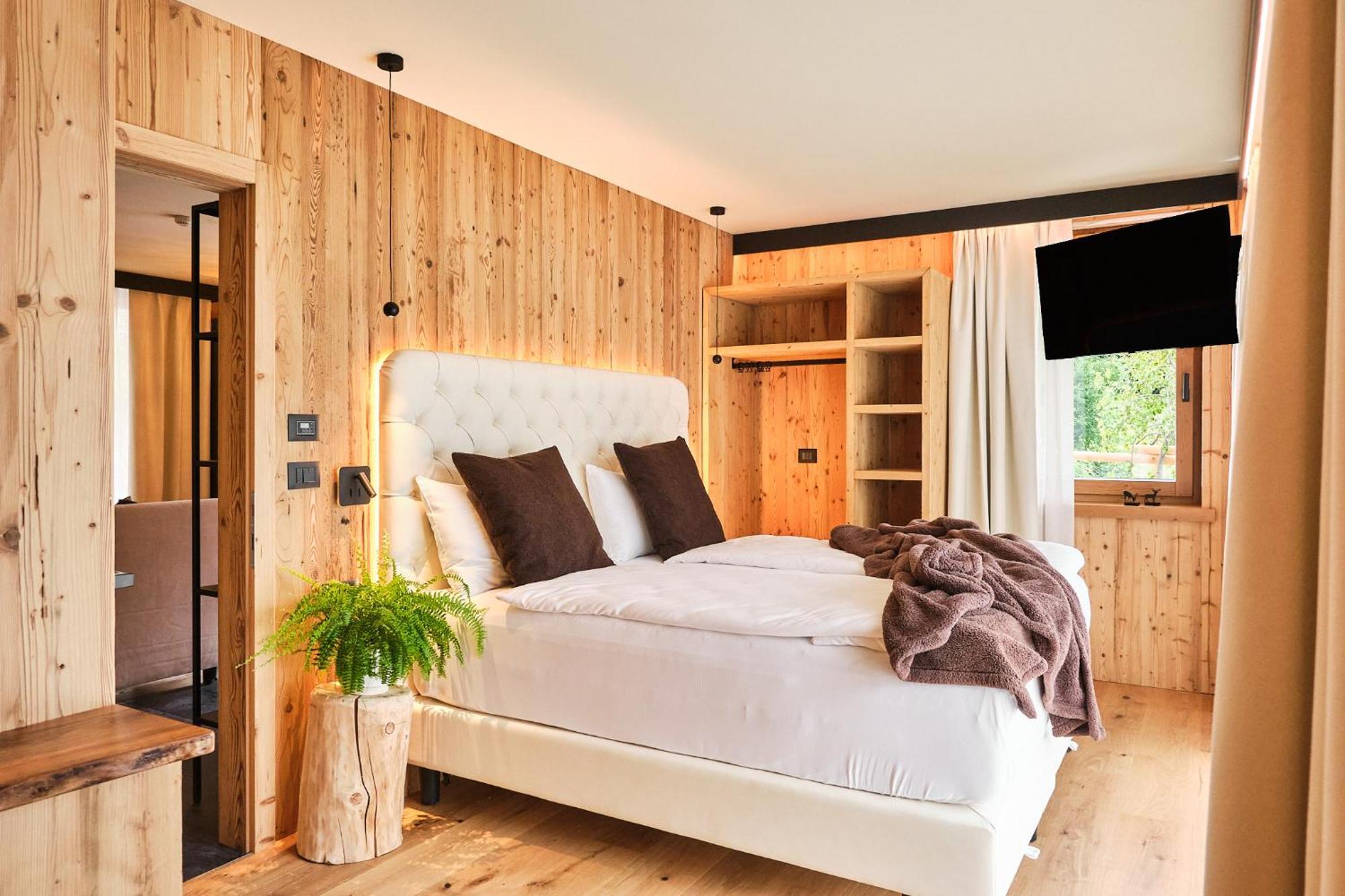 Boutique Hotel E Chalets Salvadori Mezzana  Exterior photo